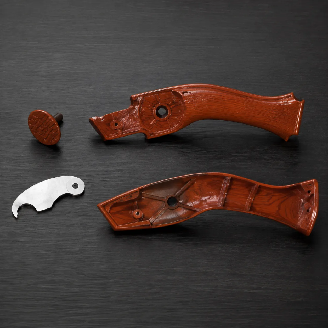 Tek bıçak, farklı kesim uygulamaları! Myfloor Master Serisi Halı Döşeme Bıçağı; sağlam döküm alüminyum gövdesi, ergonomik tutuşu ve değiştirilebilir uç sistemiyle profesyonel ustaların ihtiyaçları düşünülerek geliştirilmiştir. İç kısmındaki yedek uç haznesi sayesinde farklı kesim uçlarını kolayca yanınızda taşıyabilir, ihtiyaca göre hızlı şekilde değiştirebilirsiniz. Halı ve yer döşeme uygulamalarından PVC, kauçuk, deri ve karton kesimine kadar geniş kullanım alanı sunar. Kemer klipsli özel bel kılıfı sayesinde çalışma sırasında kolayca taşınabilir ve erişilebilir.